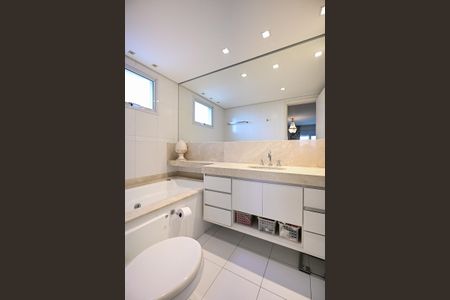 Apartamento para alugar com 182m², 3 quartos e 3 vagasBanheiro da Suíte  3