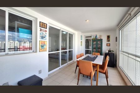 Apartamento à venda com 93m², 3 quartos e 2 vagasVaranda