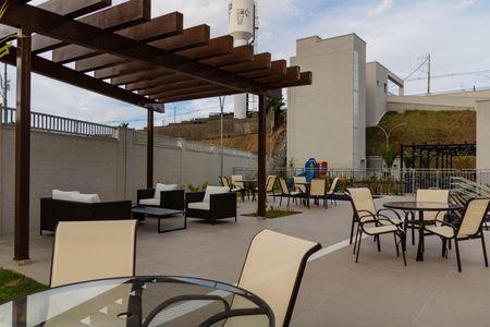 Apartamento para alugar com 48m², 2 quartos e 1 vaga Apartamento para alugar com 48m², 2 quartos e 1 vagaÁrea comum - Piscina