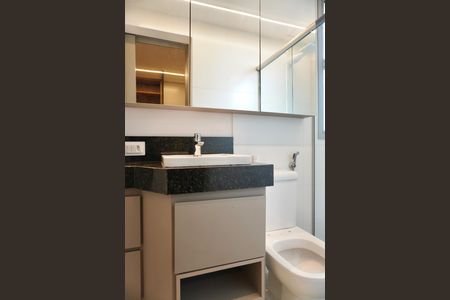 Banheiro social de apartamento para alugar com 1 quarto, 40m² em Barro Preto, Belo Horizonte