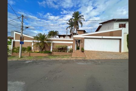 Casa para alugar com 490m², 6 quartos e 4 vagas Casa para alugar com 490m², 6 quartos e 4 vagasFoto 01