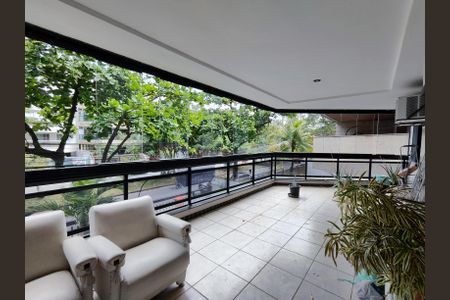 Apartamento à venda com 117m², 3 quartos e 2 vagasVaranda