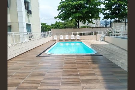 Apartamento à venda com 60m², 2 quartos e sem vagaÁrea comum - Piscina