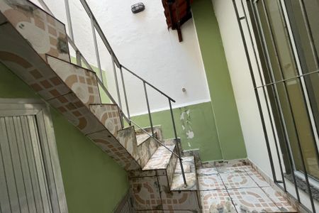 Casa à venda com 50m², 2 quartos e 1 vagaEscadas