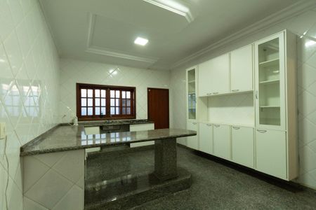 Casa para alugar com 360m², 3 quartos e 3 vagas