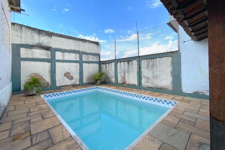 Casa à venda com 249m², 3 quartos e 2 vagas Casa à venda com 249m², 3 quartos e 2 vagasPiscina