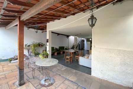 Casa à venda com 249m², 3 quartos e 2 vagas Casa à venda com 249m², 3 quartos e 2 vagasVaranda