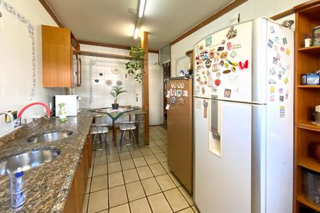 Casa à venda com 249m², 3 quartos e 2 vagas Casa à venda com 249m², 3 quartos e 2 vagasCozinha