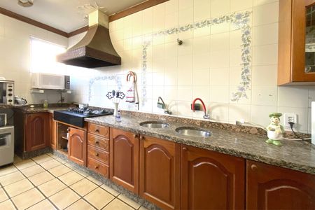 Casa à venda com 249m², 3 quartos e 2 vagas Casa à venda com 249m², 3 quartos e 2 vagasCozinha