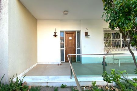 Casa à venda com 249m², 3 quartos e 2 vagas Casa à venda com 249m², 3 quartos e 2 vagasVaranda da Entrada