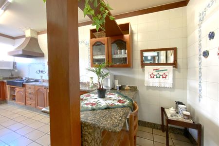 Casa à venda com 249m², 3 quartos e 2 vagas Casa à venda com 249m², 3 quartos e 2 vagasCozinha