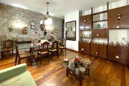 Casa à venda com 249m², 3 quartos e 2 vagas Casa à venda com 249m², 3 quartos e 2 vagasSala de Jantar