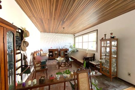 Casa à venda com 249m², 3 quartos e 2 vagas Casa à venda com 249m², 3 quartos e 2 vagasSala