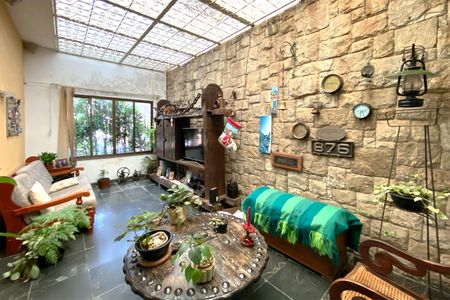 Casa à venda com 249m², 3 quartos e 2 vagas Casa à venda com 249m², 3 quartos e 2 vagasVaranda da Sala