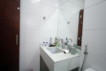 Apartamento à venda com 90m², 2 quartos e 1 vaga Apartamento à venda com 90m², 2 quartos e 1 vagaBanheiro