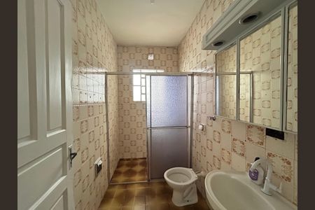 Casa à venda com 122m², 3 quartos e 2 vagas Casa à venda com 122m², 3 quartos e 2 vagasBanheiro