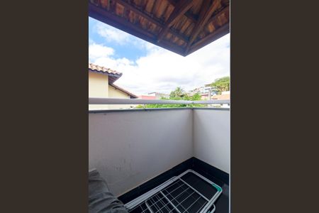 Casa de condomínio à venda com 127m², 3 quartos e 2 vagasSuíte - Varanda