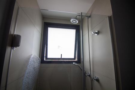 Banheiro de apartamento para alugar com 1 quarto, 32m² em Jardim das Acacias, São Paulo