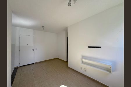 Sala de apartamento para alugar com 2 quartos, 45m² em Vargem Grande, Rio de Janeiro