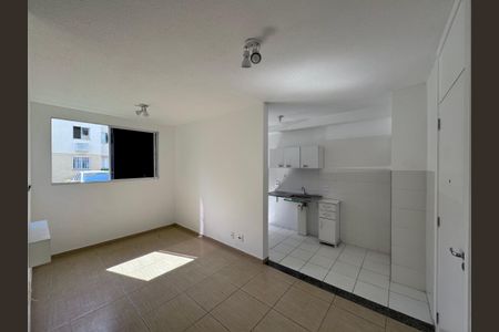 Sala de apartamento para alugar com 2 quartos, 45m² em Vargem Grande, Rio de Janeiro