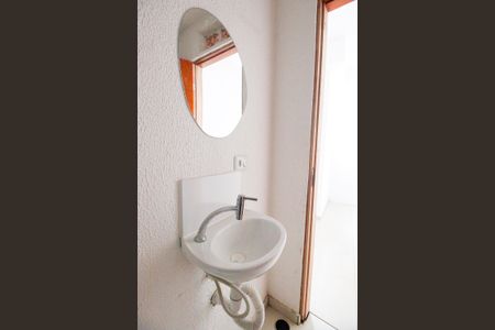 Banheiro de kitnet/studio para alugar com 1 quarto, 25m² em Parque Pinheiros, Taboão da Serra