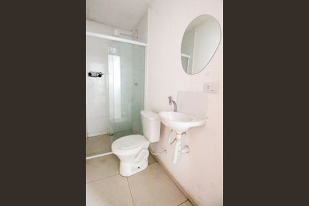 Banheiro de kitnet/studio para alugar com 1 quarto, 25m² em Parque Pinheiros, Taboão da Serra