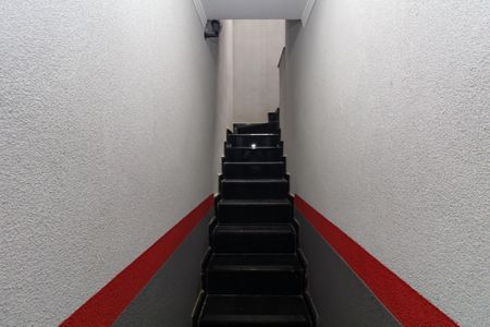 Casa de condomínio à venda com 103m², 3 quartos e 2 vagas Casa de condomínio à venda com 103m², 3 quartos e 2 vagasEscada