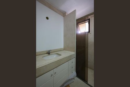 Apartamento para alugar com 260m², 5 quartos e 4 vagas Apartamento para alugar com 260m², 5 quartos e 4 vagasBanheiro da Suíte 2