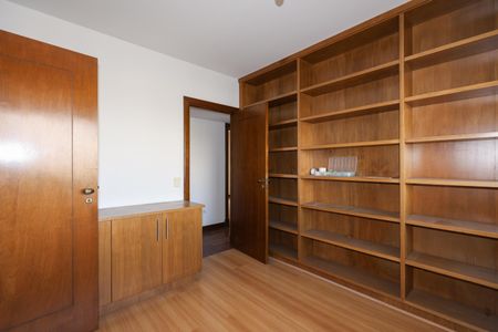 Apartamento para alugar com 260m², 5 quartos e 4 vagas Apartamento para alugar com 260m², 5 quartos e 4 vagasEscritório