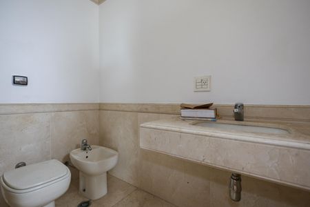 Apartamento para alugar com 260m², 5 quartos e 4 vagas Apartamento para alugar com 260m², 5 quartos e 4 vagasBanheiro da Suíte 4