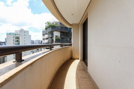 Apartamento para alugar com 260m², 5 quartos e 4 vagas Apartamento para alugar com 260m², 5 quartos e 4 vagasVaranda da Suíte 4