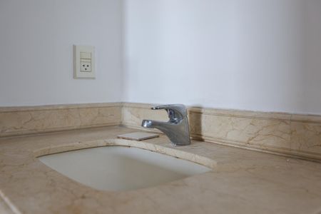 Apartamento para alugar com 260m², 5 quartos e 4 vagas Apartamento para alugar com 260m², 5 quartos e 4 vagasBanheiro da Suíte 1