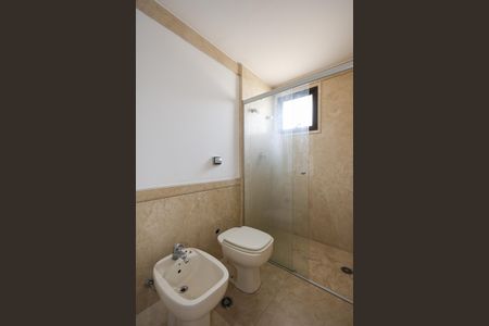 Apartamento para alugar com 260m², 5 quartos e 4 vagas Apartamento para alugar com 260m², 5 quartos e 4 vagasBanheiro da Suíte 1