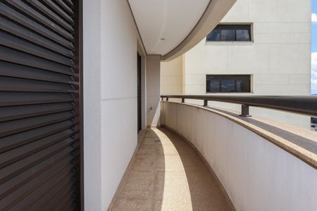 Apartamento para alugar com 260m², 5 quartos e 4 vagas Apartamento para alugar com 260m², 5 quartos e 4 vagasVaranda da Suíte 3