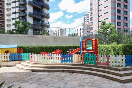 Apartamento para alugar com 260m², 5 quartos e 4 vagas Apartamento para alugar com 260m², 5 quartos e 4 vagasÁrea comum - Playground