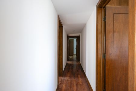 Apartamento para alugar com 260m², 5 quartos e 4 vagas Apartamento para alugar com 260m², 5 quartos e 4 vagasCorredor