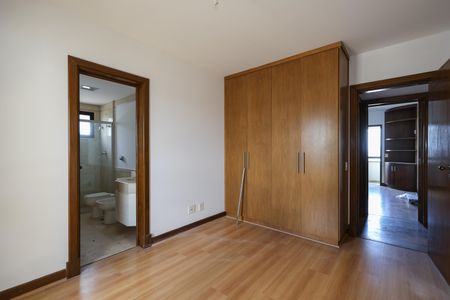 Apartamento para alugar com 260m², 5 quartos e 4 vagas Apartamento para alugar com 260m², 5 quartos e 4 vagasSuíte 3
