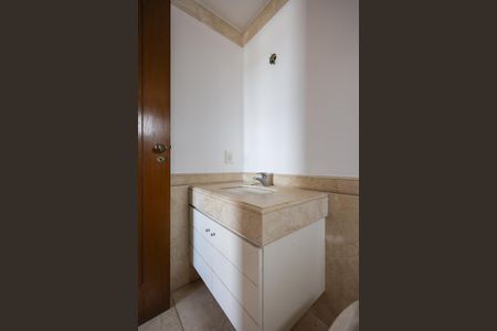 Apartamento para alugar com 260m², 5 quartos e 4 vagas Apartamento para alugar com 260m², 5 quartos e 4 vagasBanheiro da Suíte 1