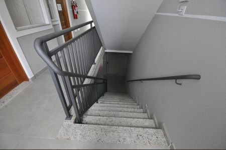 Apartamento à venda com 45m², 2 quartos e 1 vagaEscada de acesso