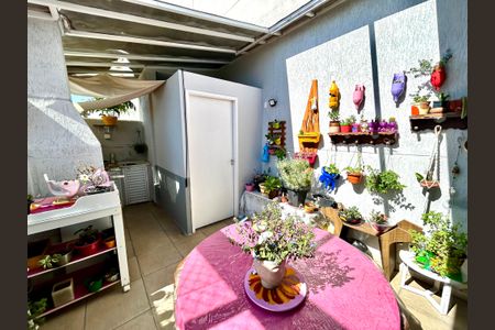 Apartamento à venda com 102m², 3 quartos e 1 vaga Apartamento à venda com 102m², 3 quartos e 1 vagaÁrea de Serviço e Churrasqueira