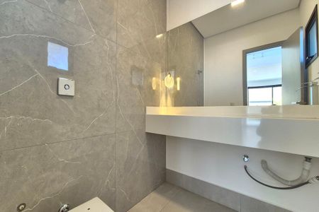 Casa de condomínio à venda com 306m², 3 quartos e 4 vagasLavabo