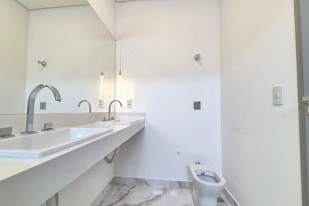 Casa de condomínio à venda com 306m², 3 quartos e 4 vagasBanheiro da Suíte 3