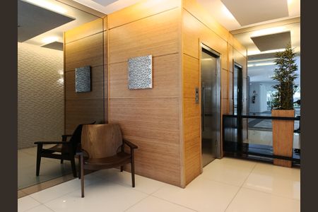 Apartamento à venda com 89m², 2 quartos e 1 vaga Apartamento à venda com 89m², 2 quartos e 1 vagaHall social