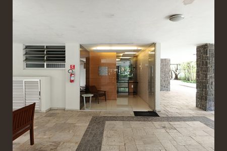 Apartamento à venda com 89m², 2 quartos e 1 vaga Apartamento à venda com 89m², 2 quartos e 1 vagaEntrada do edifício