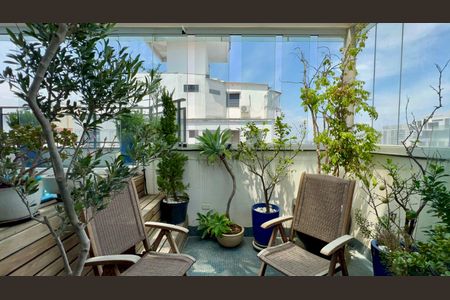 Apartamento para alugar com 156m², 1 quarto e 2 vagasVaranda