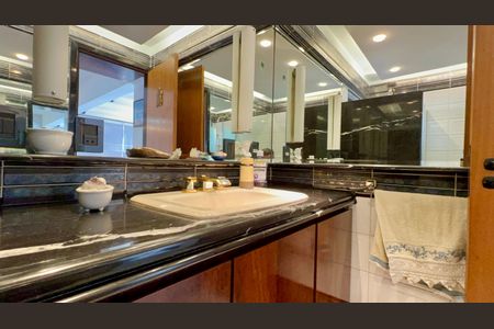 Apartamento para alugar com 156m², 1 quarto e 2 vagasBanheiro