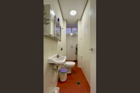 Casa à venda com 420m², 3 quartos e 8 vagasBanheiro de serviço