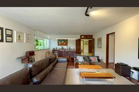 Casa à venda com 420m², 3 quartos e 8 vagasSala