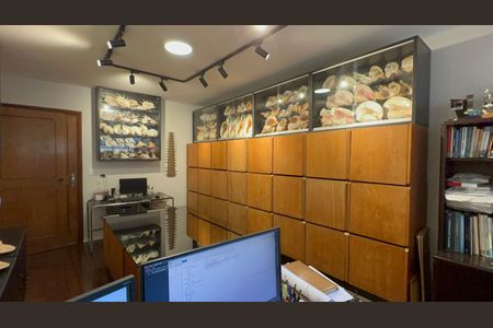 Casa à venda com 420m², 3 quartos e 8 vagasSala de estudo 