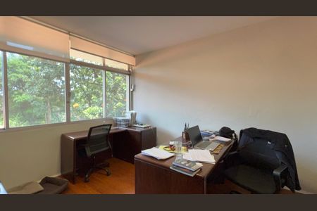 Casa à venda com 420m², 3 quartos e 8 vagasEscritório